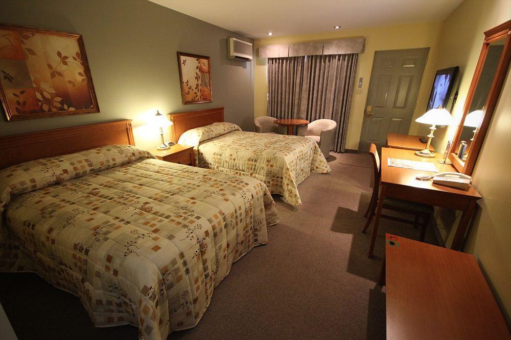 Hotel Le Voyageur Sept-Îles Buitenkant foto