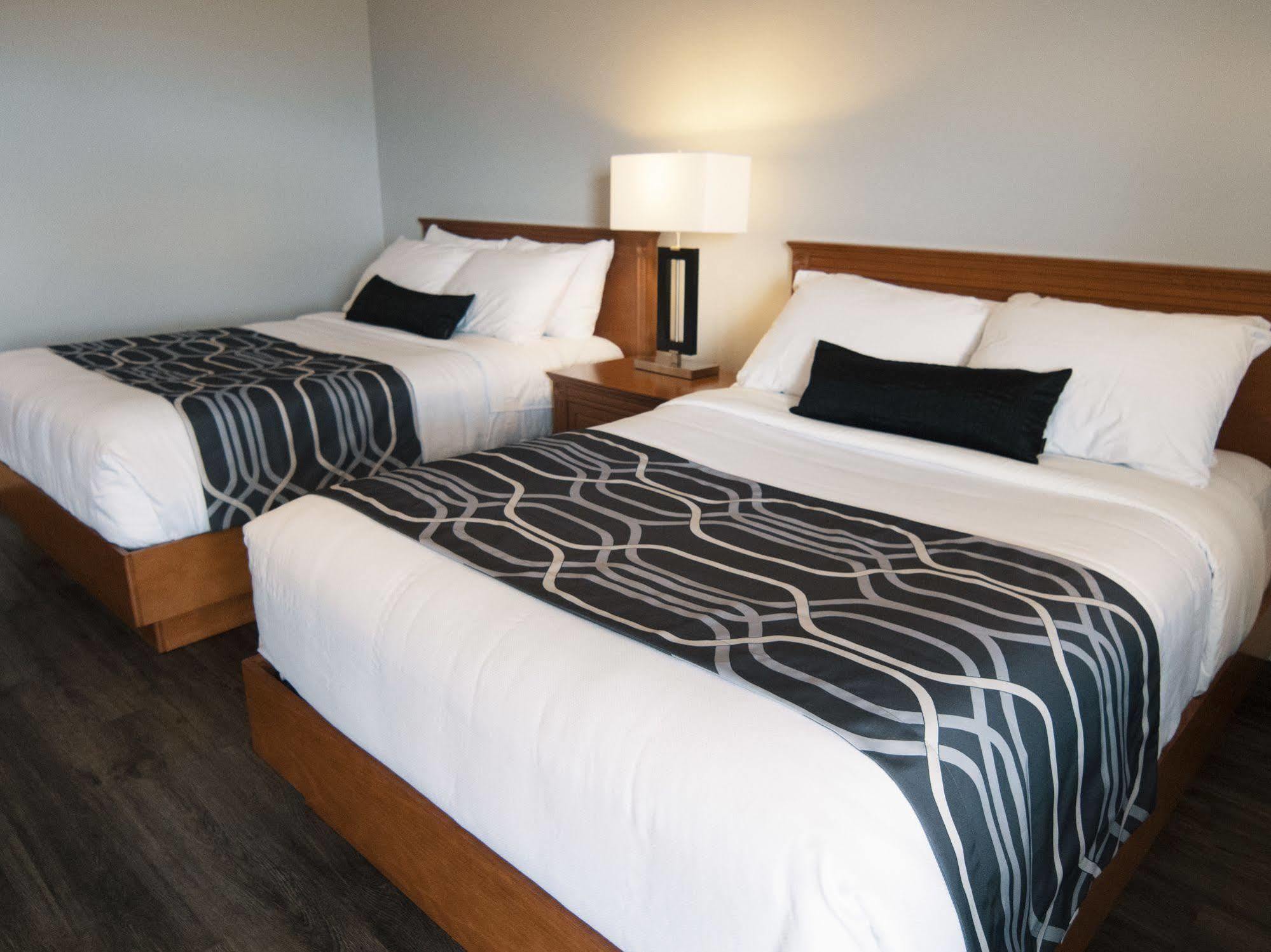 Hotel Le Voyageur Sept-Îles Buitenkant foto